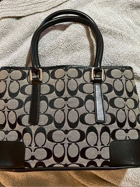 Coach Black Signature Pattern Tote Bag - Women